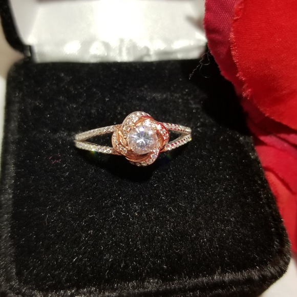primrose Jewelry - Sz 9 Rose Cubic Zirconia Ring 🌹